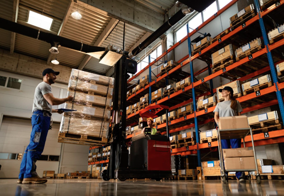 Read more about the article How Can Commercial Warehouse Solutions Improve Supply Chain Visibility?